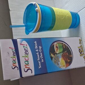 Snackeez 2 in 1 plastic cup with straw